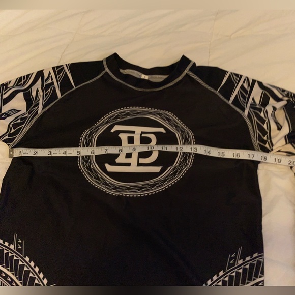 Island’s Best Y2K Tribal Surfing Rash Guard Size L - Picture 5 of 8